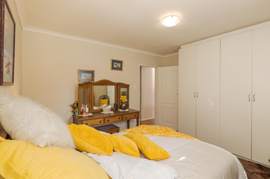 5 Bedroom Property for Sale in Loucharmante Western Cape